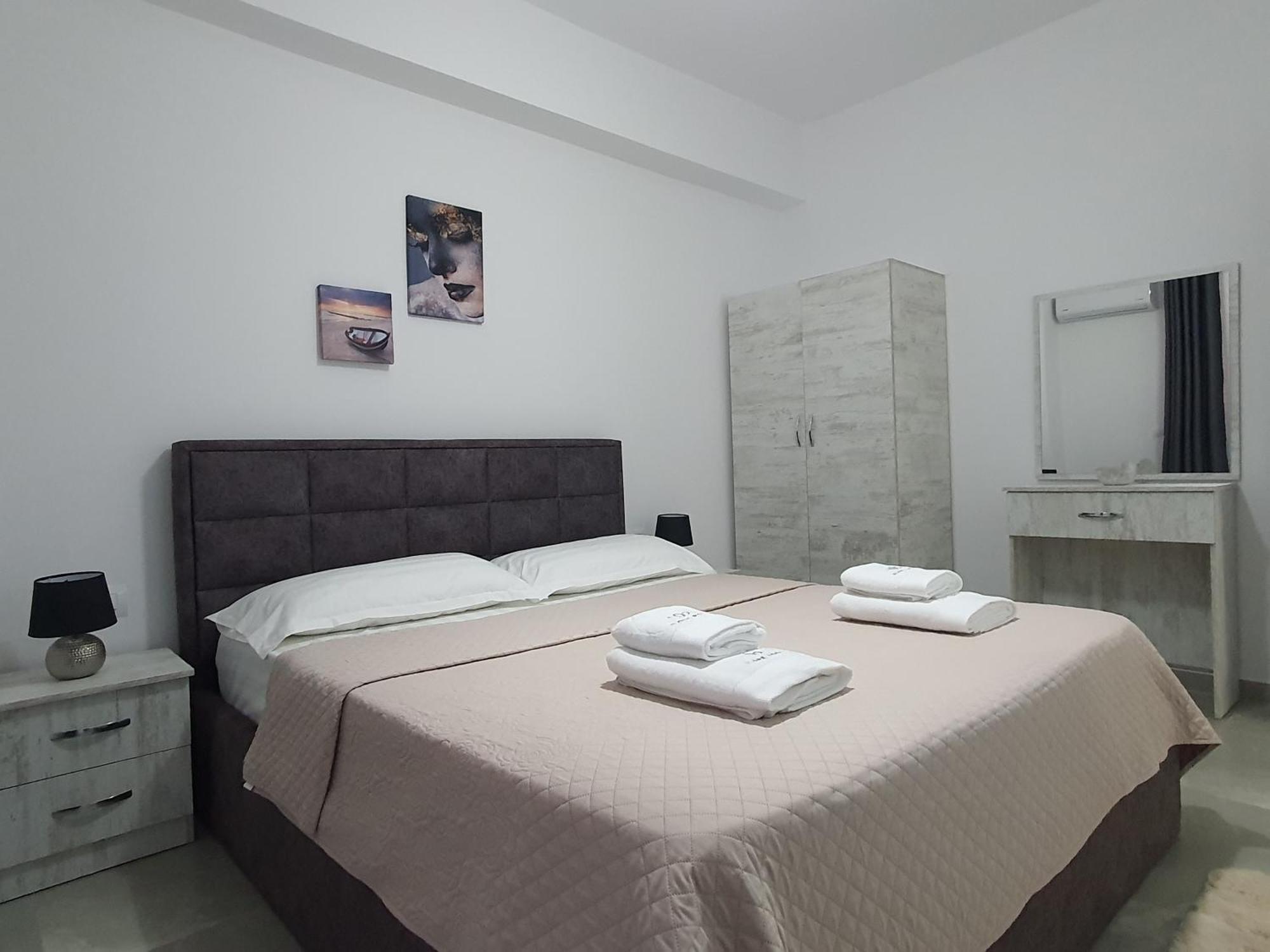 Flore Rooms Sarandë Habitación foto