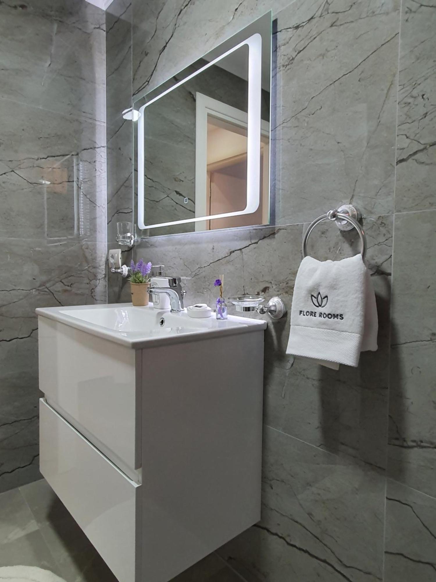 Flore Rooms Sarandë Habitación foto